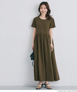 一件女士浮雕處理，切換一件收集的耀斑短袖較長的郵件服務