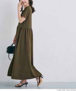 一件女士浮雕處理，切換一件收集的耀斑短袖較長的郵件服務